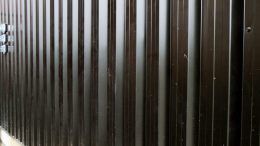 Mur de metal pour contrer le flux de migrants