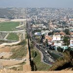 Donald Trump veut Maripier Morin pour construire le mur à la frontière du Mexique